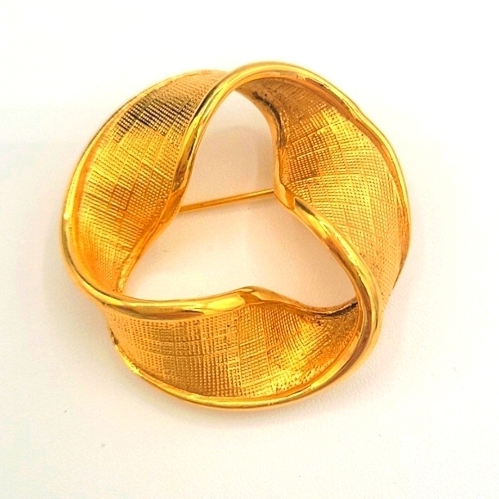 Napier Gold Tone Vintage Brooch 1950's Cloth Pattern Circular Fabric Fold